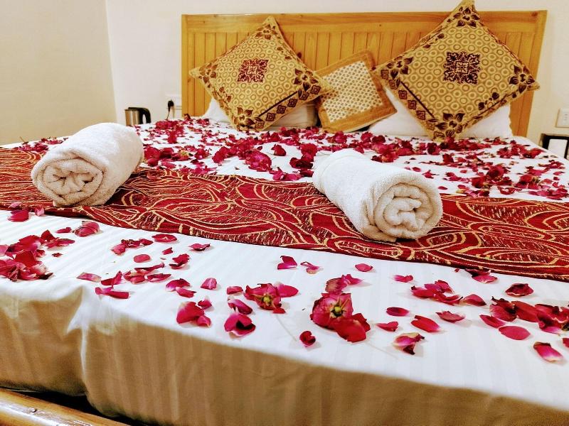 Elegance Retreat Manali Luxury Stay image