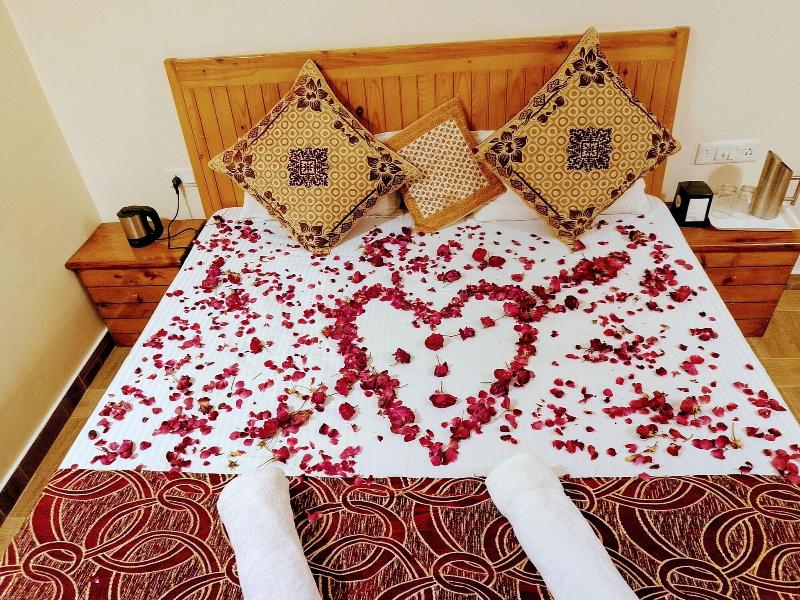 Elegance Retreat Manali Luxury Stay image