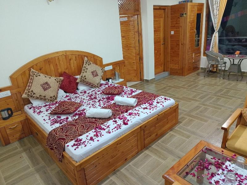 Elegance Retreat Manali Luxury Stay image