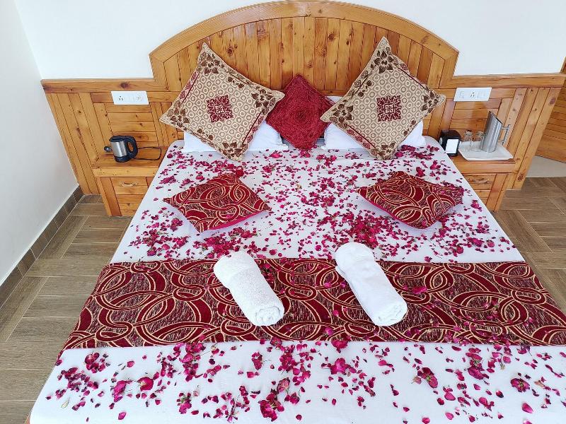 Elegance Retreat Manali Luxury Stay image