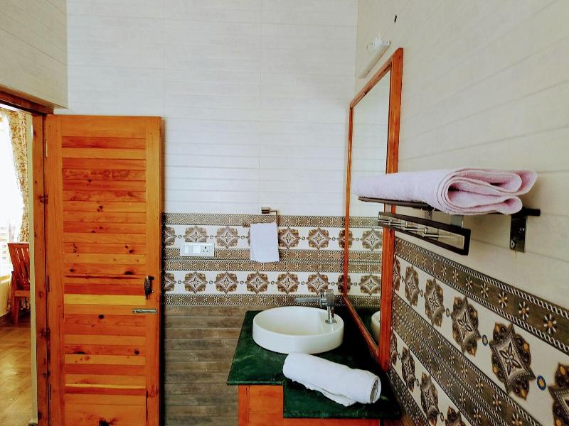 Elegance Retreat Manali Luxury Stay image