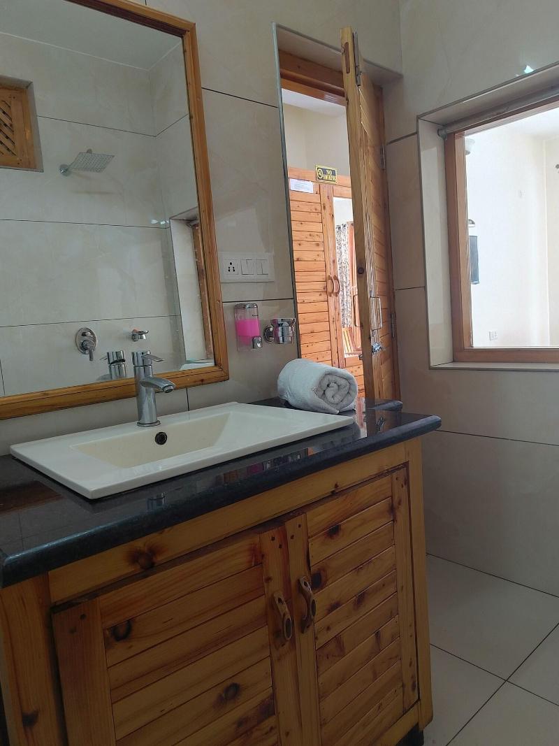 Elegance Retreat Manali Luxury Stay image