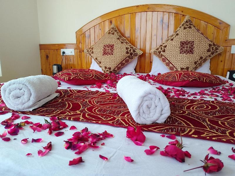Elegance Retreat Manali Luxury Stay image