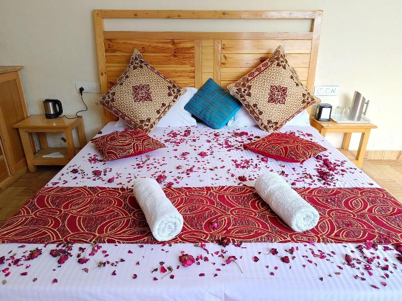 Elegance Retreat Manali Luxury Stay image