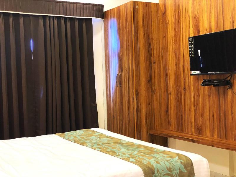 The Grand Sarovar Inn And Suites image