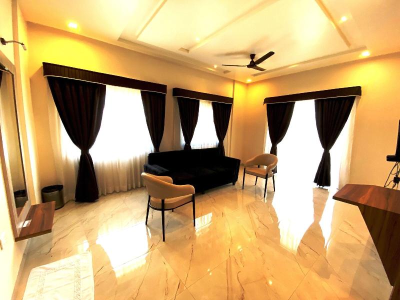 The Grand Sarovar Inn And Suites image