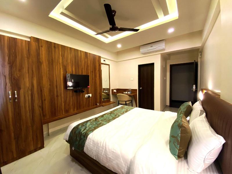 The Grand Sarovar Inn And Suites image
