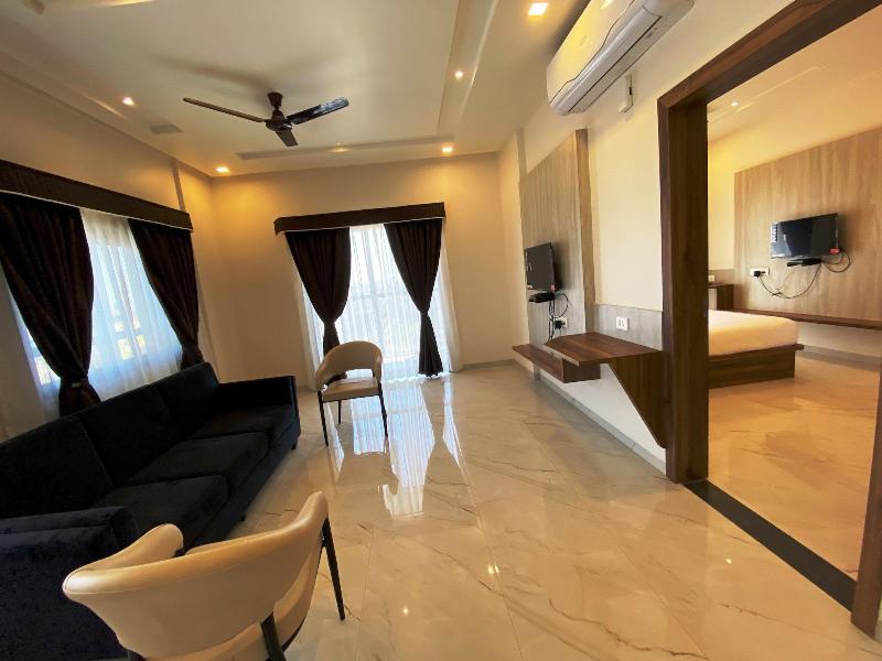 The Grand Sarovar Inn And Suites image