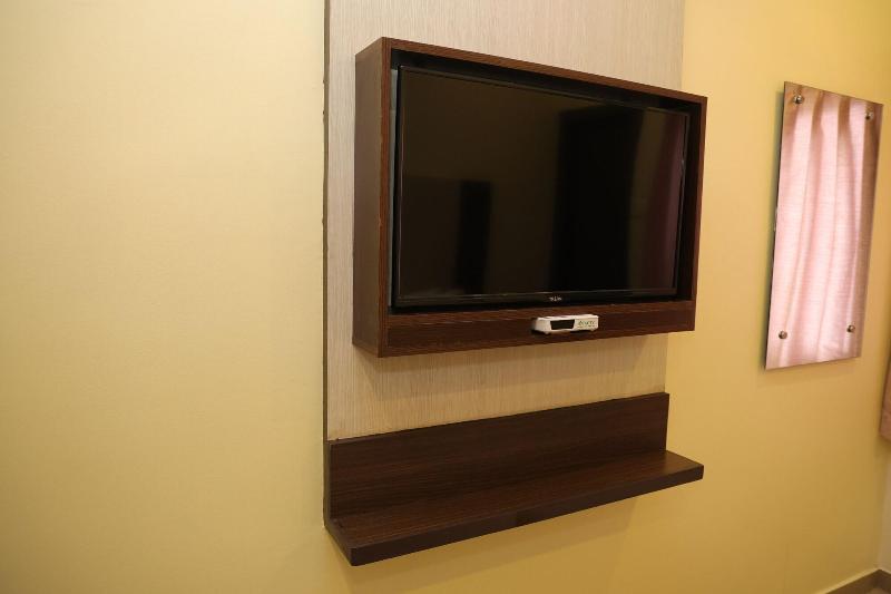 DOUBLE DELUXE KING BED