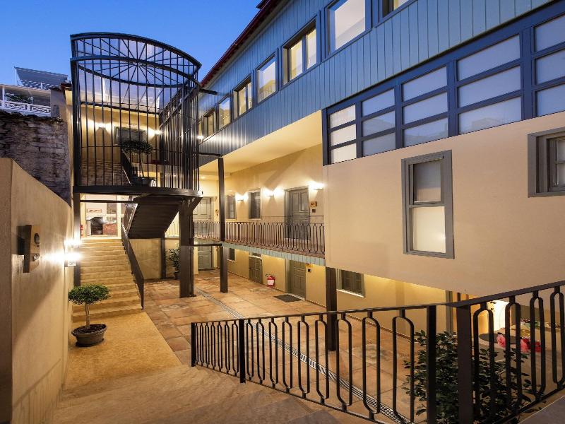 Living Yard Acropolis image