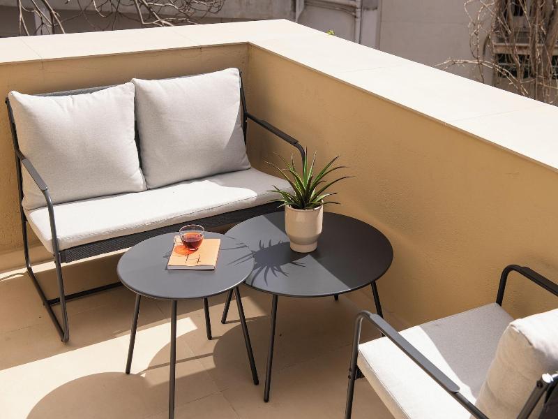 Living Yard Acropolis image