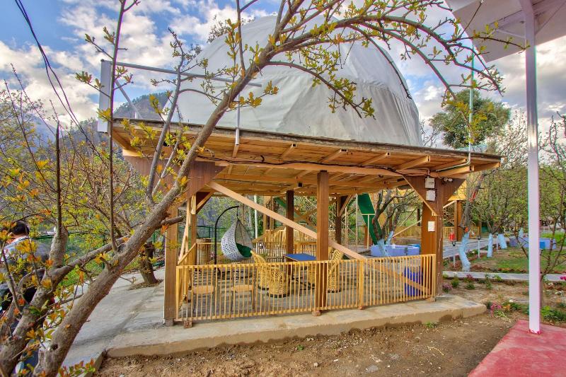 Regal Retreat image