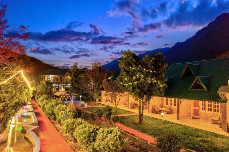 Regal Retreat image