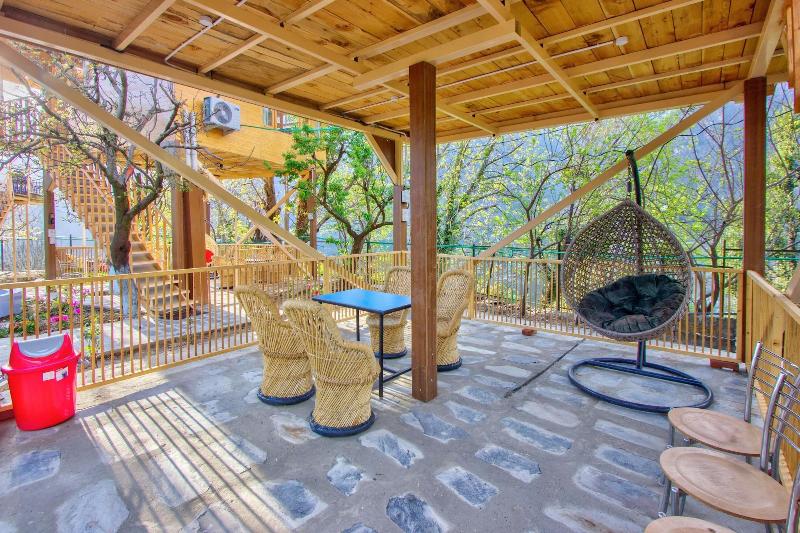 Regal Retreat image