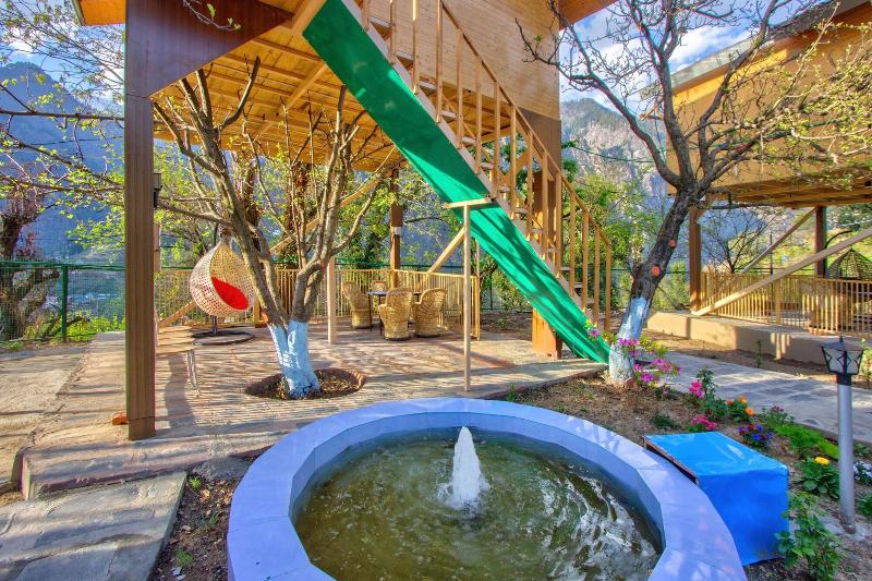 Regal Retreat image