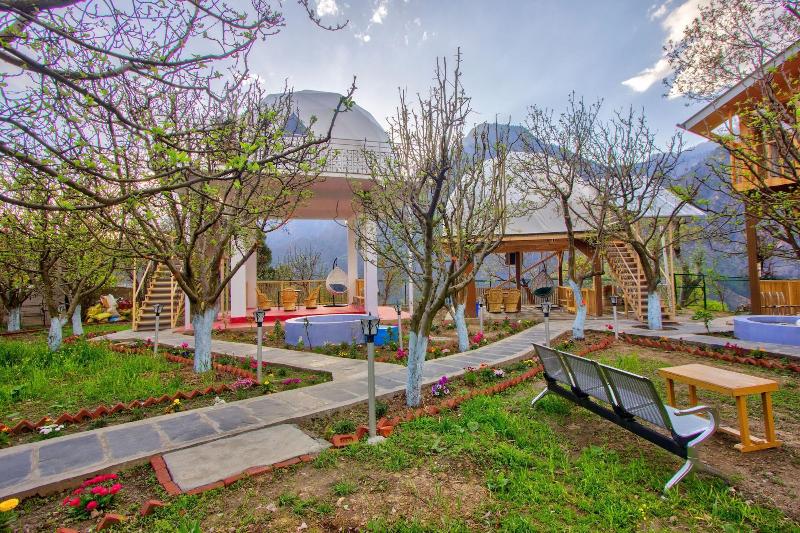Regal Retreat image