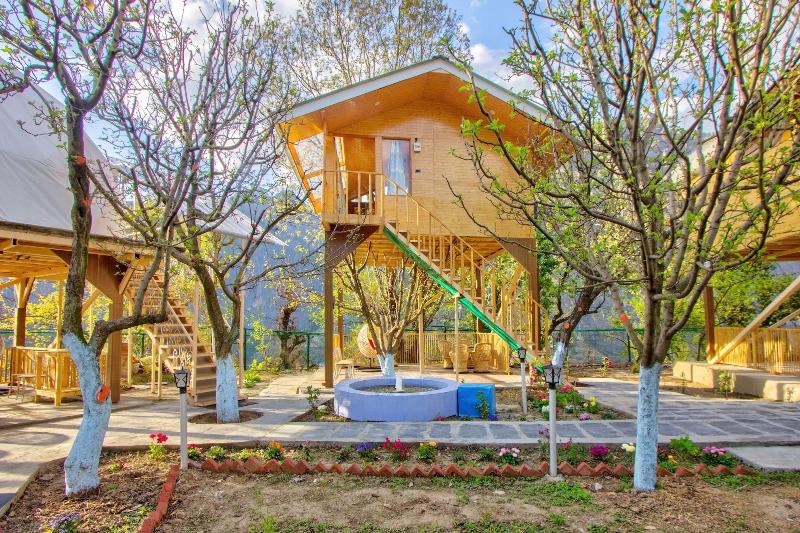 Regal Retreat image