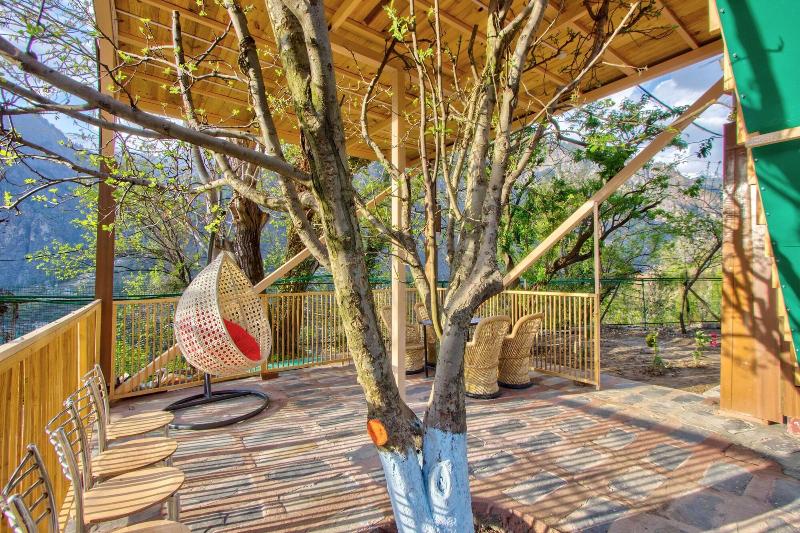 Regal Retreat image
