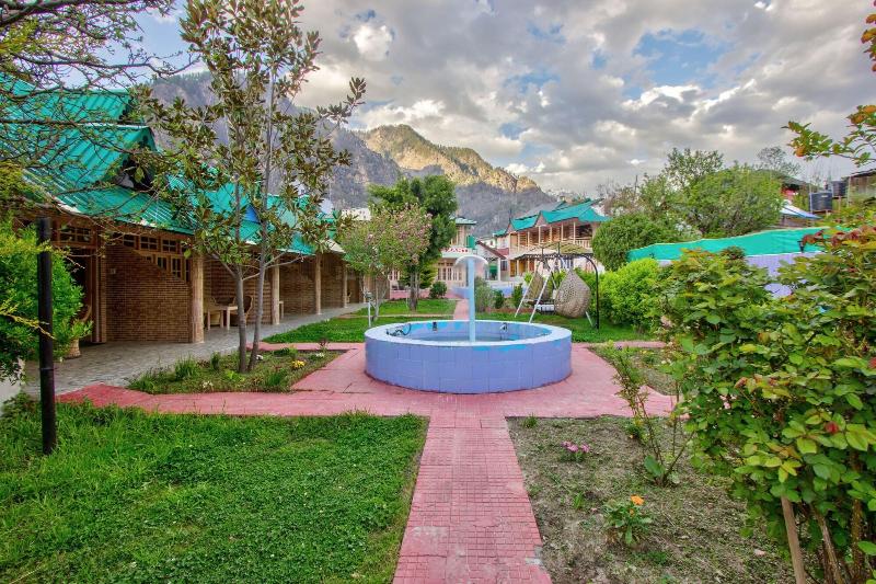 Regal Retreat image