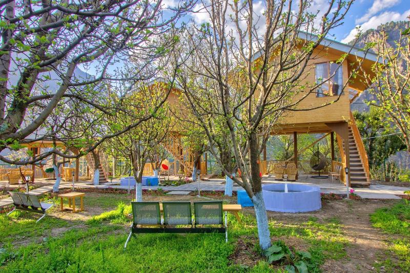 Regal Retreat image
