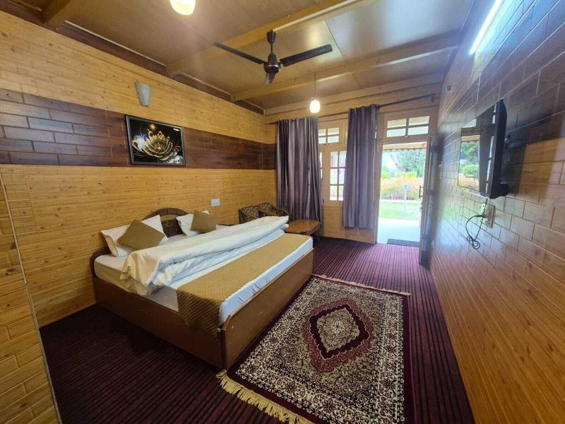 Regal Retreat image