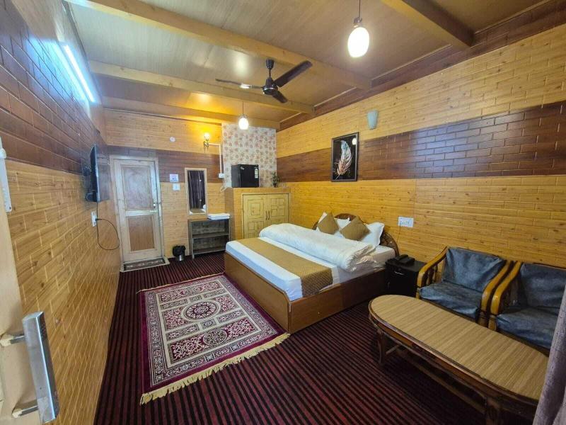 Regal Retreat image
