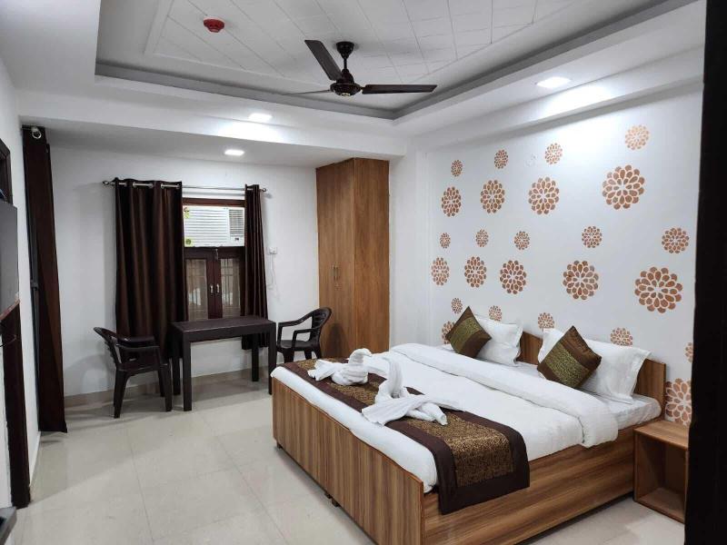 Hotel Abode Inn image