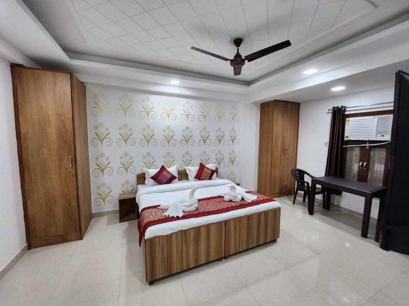 Hotel Abode Inn image