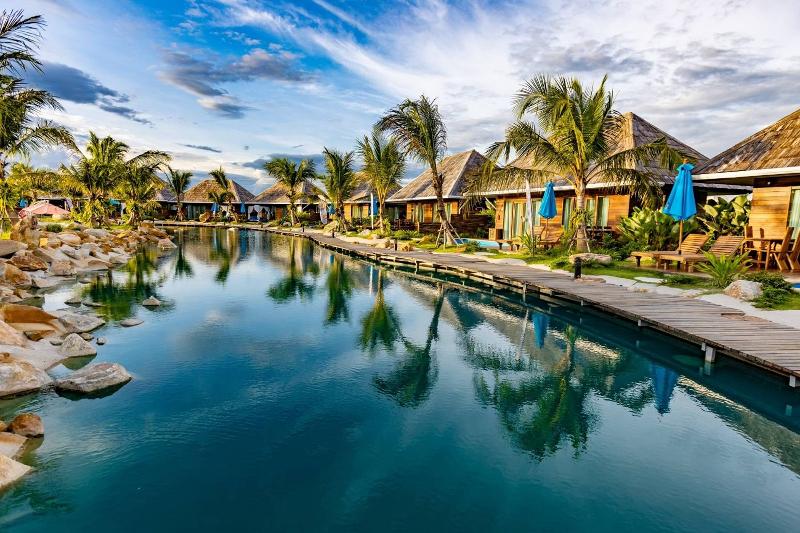 Buffalo Island Resort image