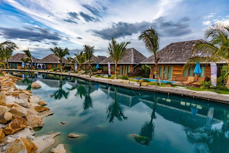 Buffalo Island Resort image