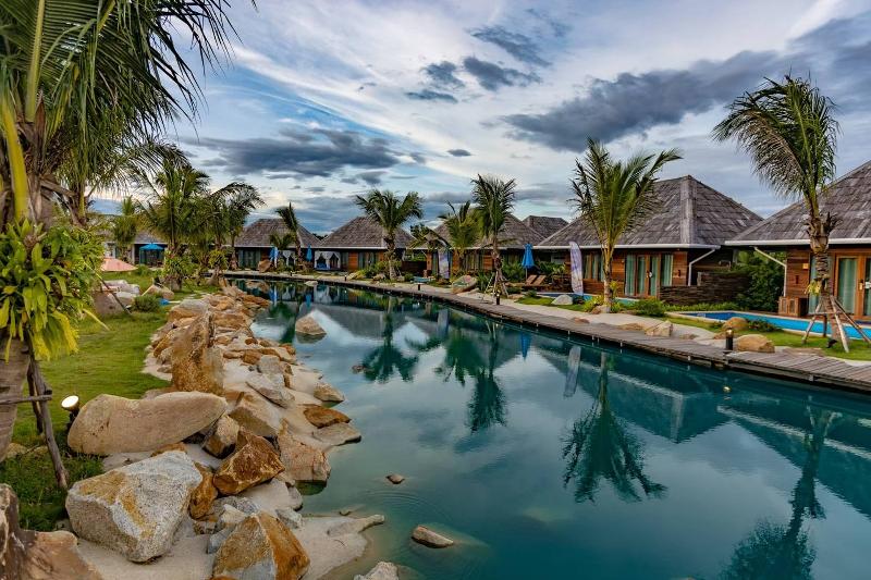 Buffalo Island Resort image