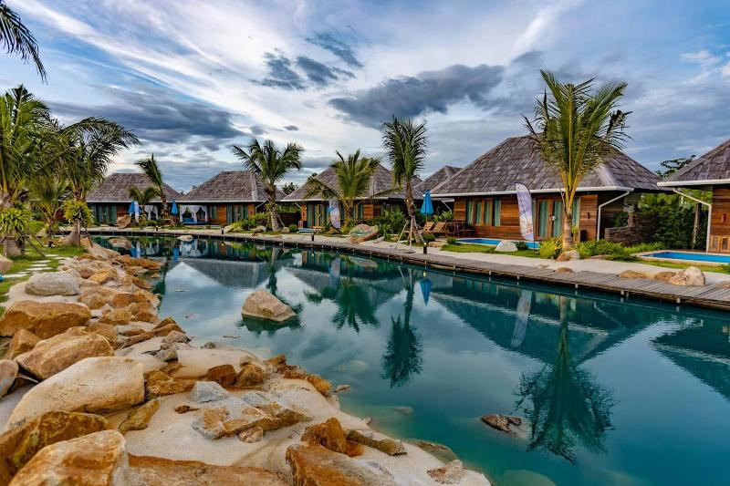 Buffalo Island Resort image