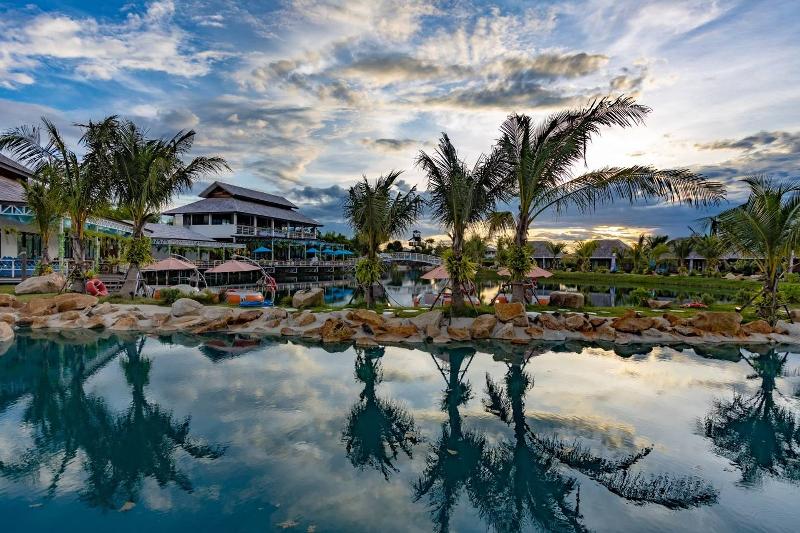Buffalo Island Resort image