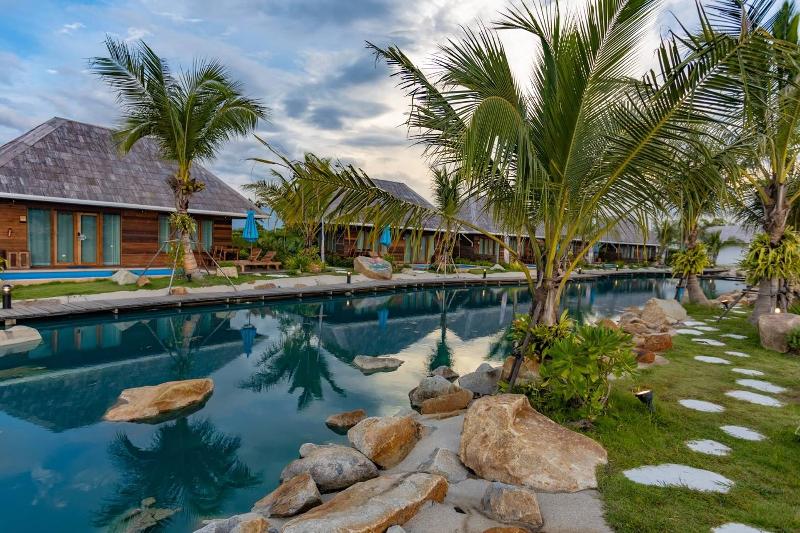 Buffalo Island Resort image