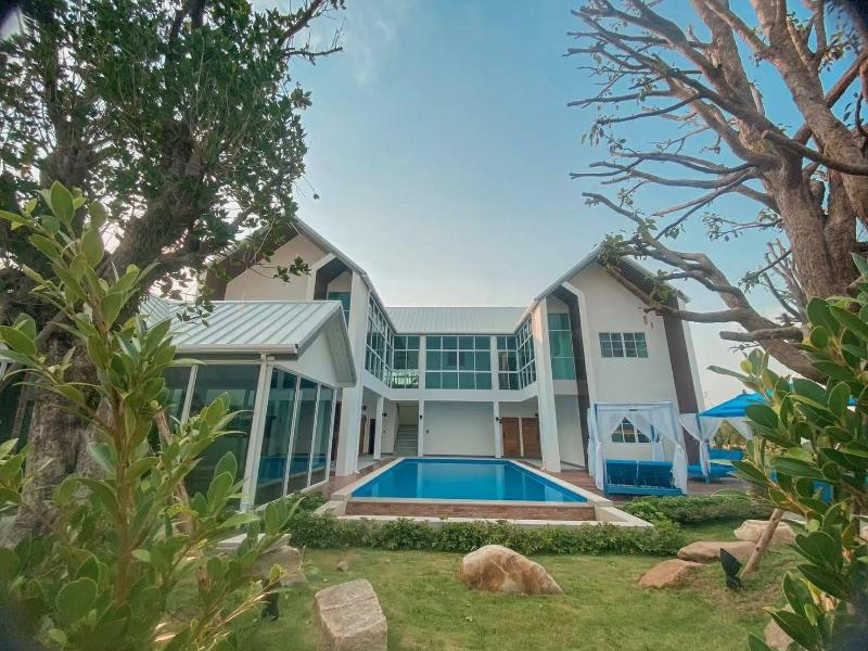 Buffalo Island Resort image