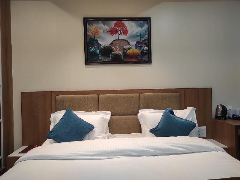DOUBLE EXECUTIVE KING BED
