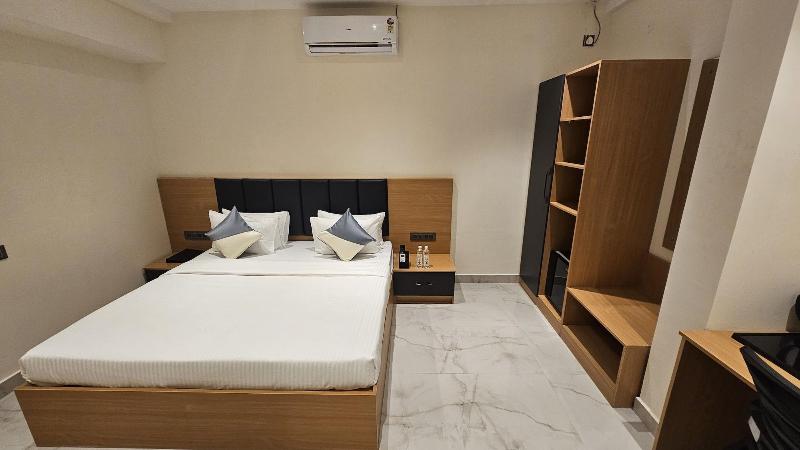 Emerald Urban Comforts image