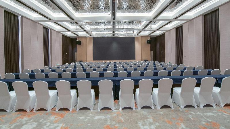 Holiday Inn Liaoyuan City Center image