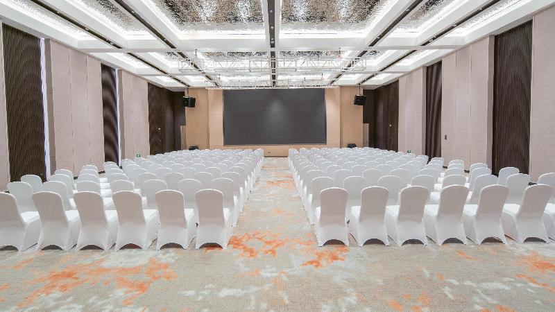 Holiday Inn Liaoyuan City Center image