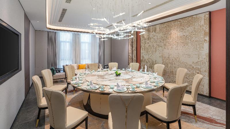 Holiday Inn Liaoyuan City Center image