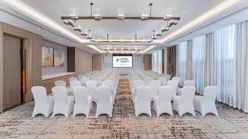 Holiday Inn Liaoyuan City Center image