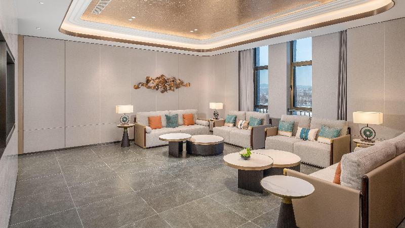 Holiday Inn Liaoyuan City Center image