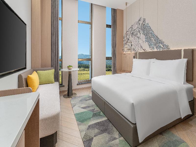 Holiday Inn Liaoyuan City Center image