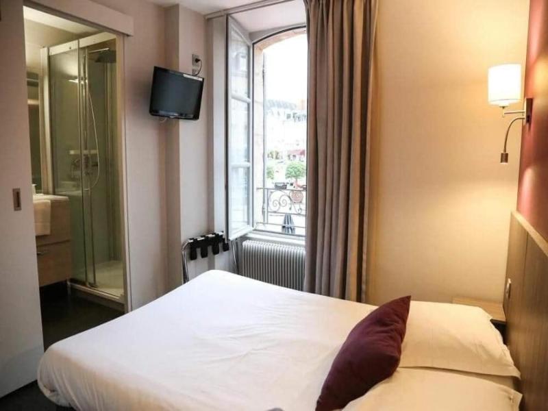 Hotel Du Commerce image
