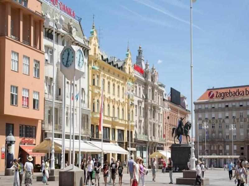 Angel Main Square image