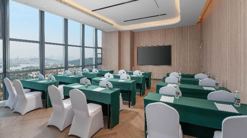 Holiday Inn Express Wuhan East Lake image