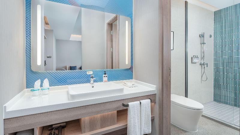 Holiday Inn Express Wuhan East Lake image