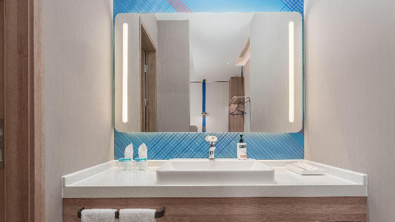 Holiday Inn Express Wuhan East Lake image