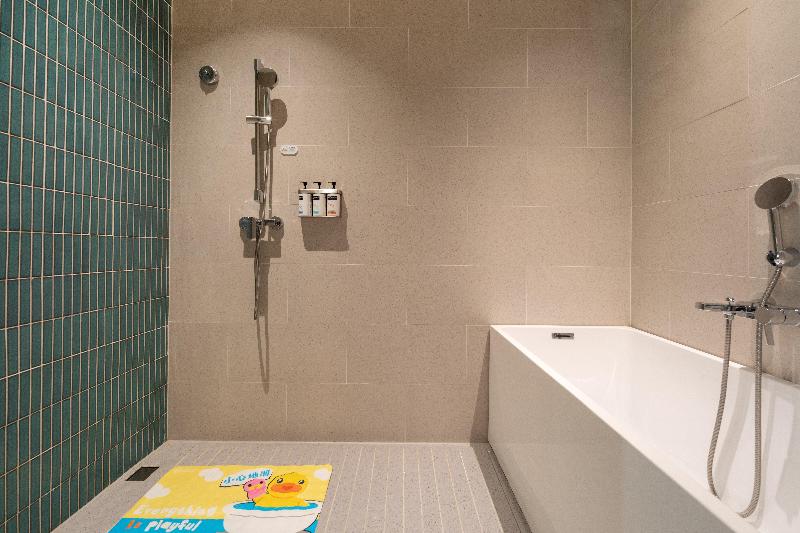 Holiday Inn Express Wuhan East Lake image