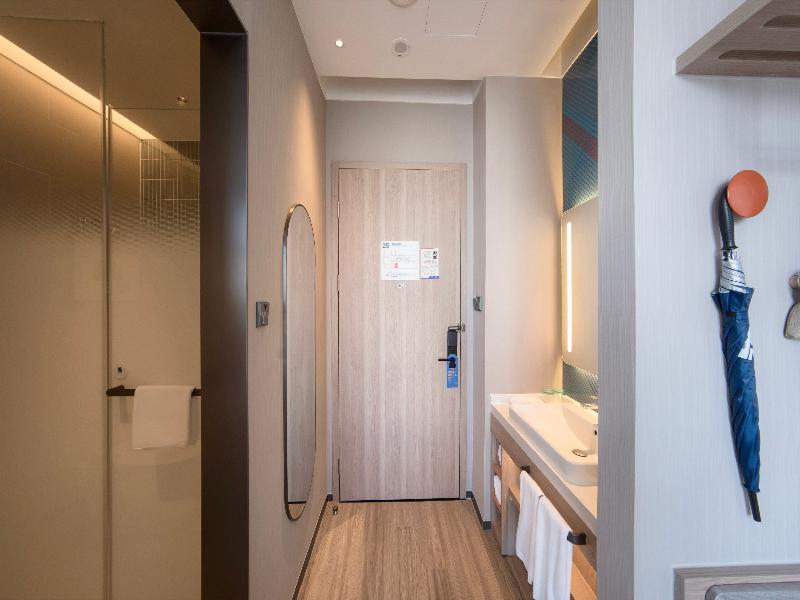 Holiday Inn Express Wuhan East Lake image